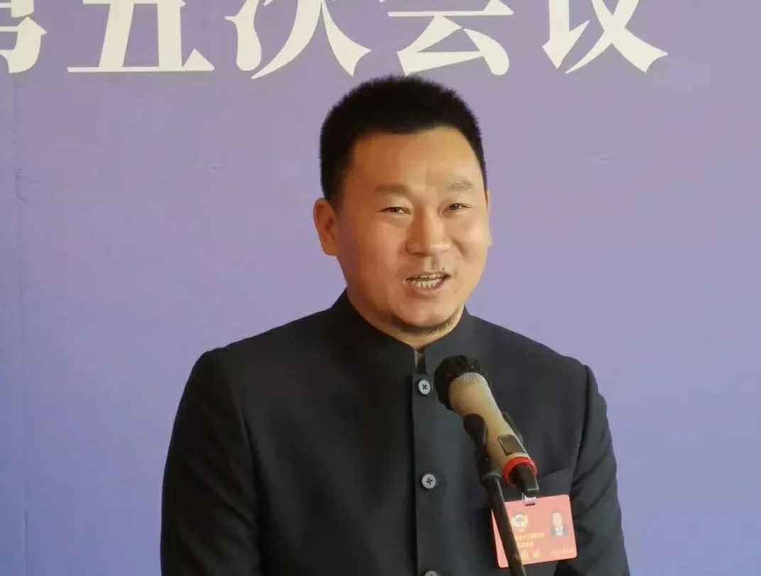 202204221343.jpg 为进一步展示市政协团结、民主、开放、自信的形象,向市民和网友展示政协委员的履职风采,中山市政协十二届五次会议在2月4日上午开幕前开设“委员通道”,市政协委员、星空官方网页版-星空(中国)公司总经理陈朝阳走进“委员通道”,回应社会关切的问题。他就如何做好城市应急管理规划的问题进行发言,并回答记者提问。.jpg